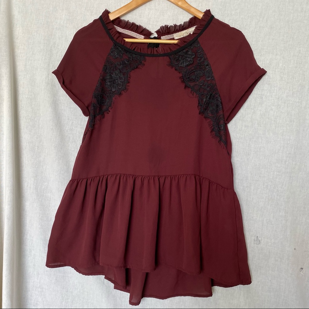 Flowy blouse with lace